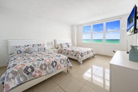 Condo in Miami Beach, Florida, 1 bedroom  № 1850670 - photo 2