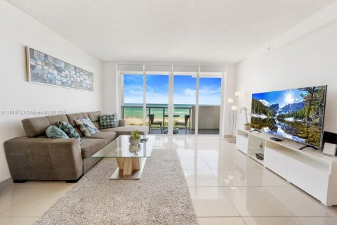 Condo in Miami Beach, Florida, 1 bedroom  № 1850670 - photo 10