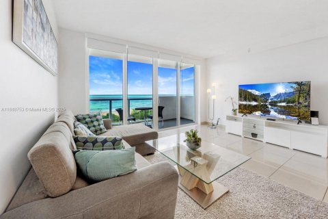 Condo in Miami Beach, Florida, 1 bedroom  № 1850670 - photo 1