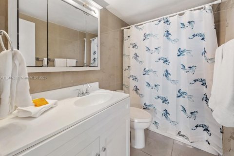 Condo in Miami Beach, Florida, 1 bedroom  № 1850670 - photo 15