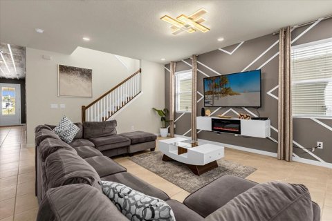 Casa en venta en Kissimmee, Florida, 7 dormitorios, 278.52 m2 № 1012510 - foto 12