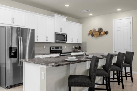 Casa en venta en Kissimmee, Florida, 7 dormitorios, 278.52 m2 № 1012510 - foto 8