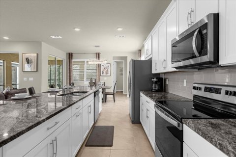 Casa en venta en Kissimmee, Florida, 7 dormitorios, 278.52 m2 № 1012510 - foto 9