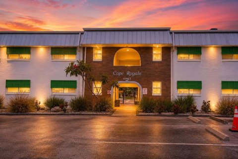 Condo in Cape Coral, Florida, 2 bedrooms № 2369349