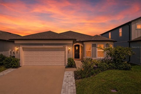 House in Land O' Lakes, Florida 3 bedrooms, 209.87 sq.m. № 2167636