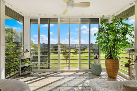 Condo in Pompano Beach, Florida, 3 bedrooms  № 1974486 - photo 1