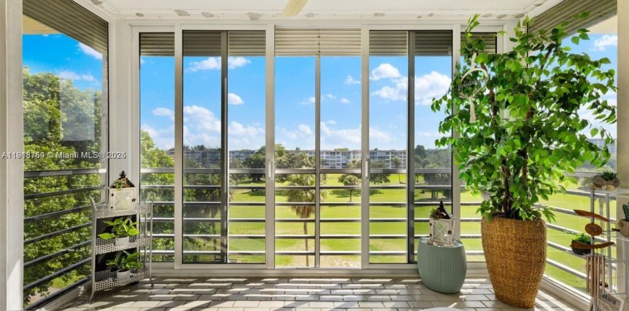 Condo in Pompano Beach, Florida, 3 bedrooms  № 1974486