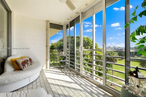 Condo in Pompano Beach, Florida, 3 bedrooms  № 1974486 - photo 3