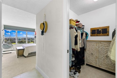 Condo in Pompano Beach, Florida, 3 bedrooms  № 1974486 - photo 18
