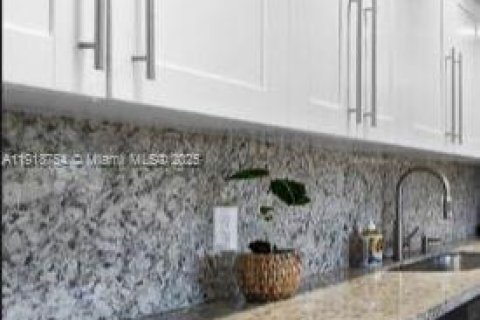 Condo in Pompano Beach, Florida, 3 bedrooms  № 1974486 - photo 4