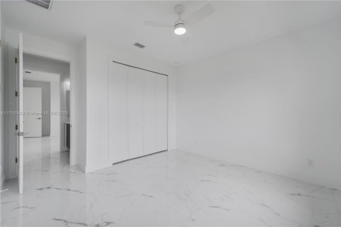 Villa ou maison à vendre à Cape Coral, Floride: 4 chambres № 1985236 - photo 21