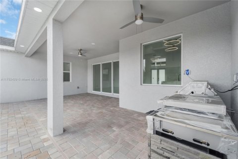 Villa ou maison à vendre à Cape Coral, Floride: 4 chambres № 1985236 - photo 29