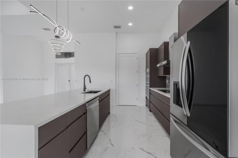 Villa ou maison à vendre à Cape Coral, Floride: 4 chambres № 1985236 - photo 6