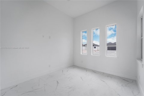 Villa ou maison à vendre à Cape Coral, Floride: 4 chambres № 1985236 - photo 16