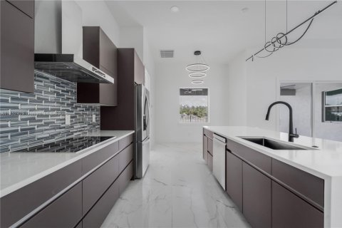 Villa ou maison à vendre à Cape Coral, Floride: 4 chambres № 1985236 - photo 7