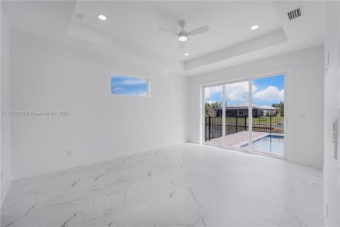 Villa ou maison à vendre à Cape Coral, Floride: 4 chambres № 1985236 - photo 17