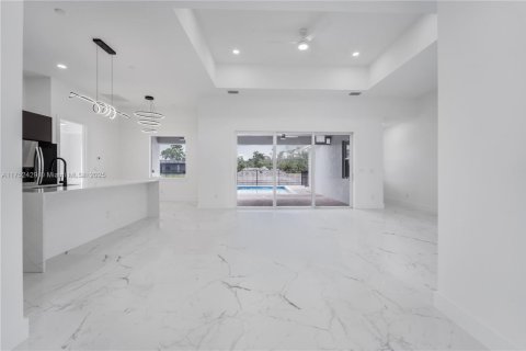 Villa ou maison à vendre à Cape Coral, Floride: 4 chambres № 1985236 - photo 12