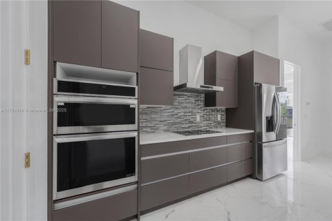 Villa ou maison à vendre à Cape Coral, Floride: 4 chambres № 1985236 - photo 8