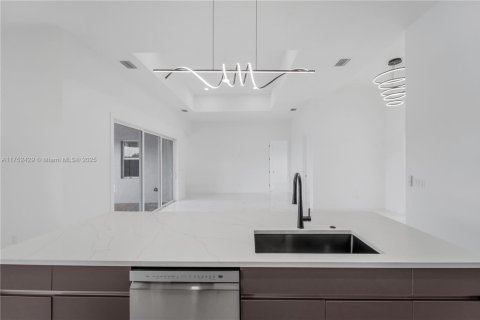 Villa ou maison à vendre à Cape Coral, Floride: 4 chambres № 1985236 - photo 10