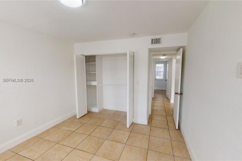 Copropriété à louer à Miami, Floride: 2 chambres, 65.68 m2 № 2024997 - photo 7