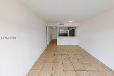 Copropriété à louer à Miami, Floride: 2 chambres, 65.68 m2 № 2024997 - photo 6