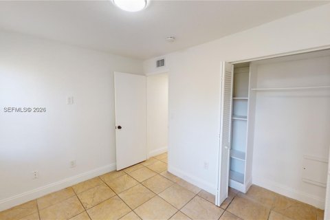Copropriété à louer à Miami, Floride: 2 chambres, 65.68 m2 № 2024997 - photo 15