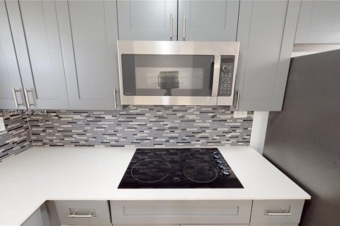 Copropriété à louer à Miami, Floride: 2 chambres, 65.68 m2 № 2024997 - photo 2