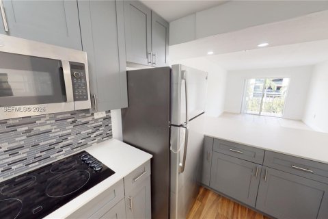 Copropriété à louer à Miami, Floride: 2 chambres, 65.68 m2 № 2024997 - photo 3