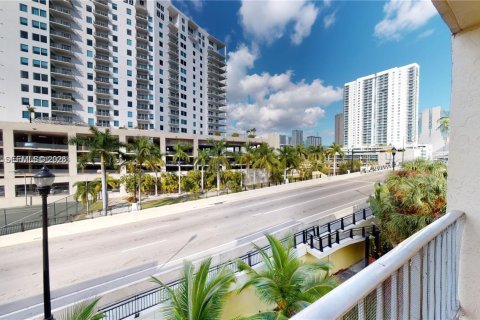 Copropriété à louer à Miami, Floride: 2 chambres, 65.68 m2 № 2024997 - photo 19