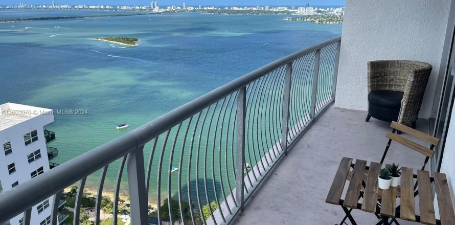 Condominio en Miami, Florida, 1 dormitorio  № 1862648