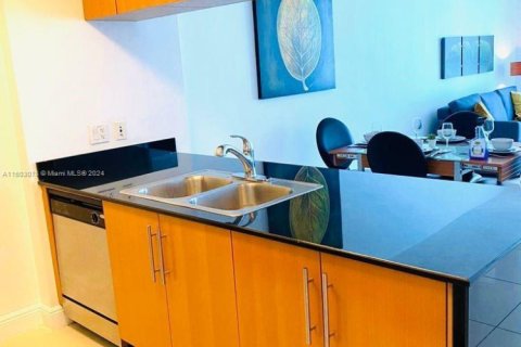 Condominio en venta en Miami, Florida, 1 dormitorio, 76.64 m2 № 1862648 - foto 12