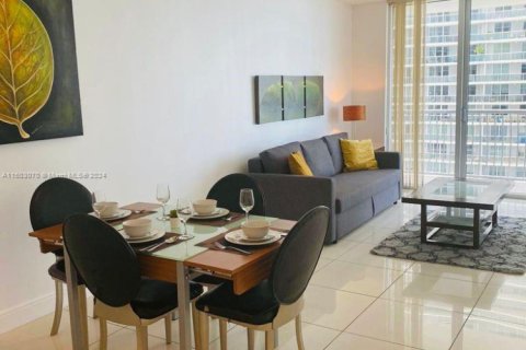 Condominio en venta en Miami, Florida, 1 dormitorio, 76.64 m2 № 1862648 - foto 6