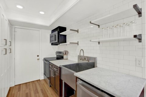 Townhouse in Tampa, Florida 2 bedrooms, 110.74 sq.m. № 1734532 - photo 3