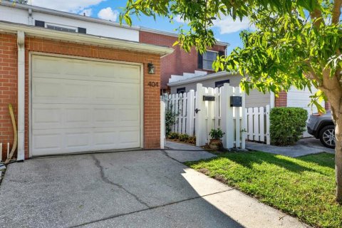 Townhouse in Tampa, Florida 2 bedrooms, 110.74 sq.m. № 1734532 - photo 1