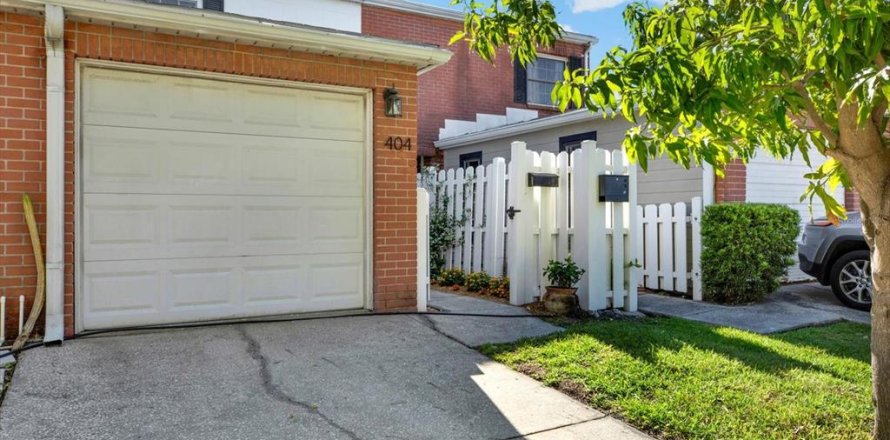 Townhouse in Tampa, Florida 2 bedrooms, 110.74 sq.m. № 1734532
