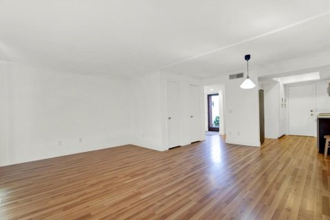Townhouse in Tampa, Florida 2 bedrooms, 110.74 sq.m. № 1734532 - photo 6