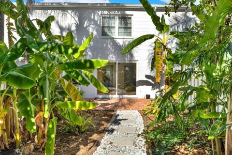 Townhouse in Tampa, Florida 2 bedrooms, 110.74 sq.m. № 1734532 - photo 10