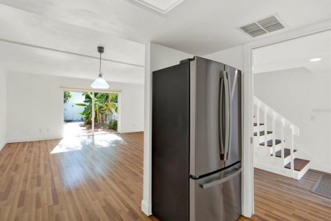 Townhouse in Tampa, Florida 2 bedrooms, 110.74 sq.m. № 1734532 - photo 4