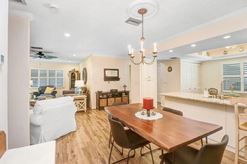 Condo in New Port Richey, Florida, 2 bedrooms № 2198805 - photo 12