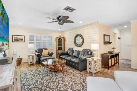Condo in New Port Richey, Florida, 2 bedrooms № 2198805 - photo 24
