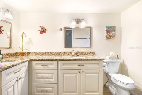 Condo in New Port Richey, Florida, 2 bedrooms № 2198805 - photo 16