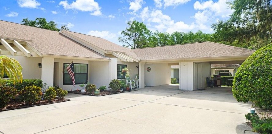 Condo in New Port Richey, Florida, 2 bedrooms № 2198805