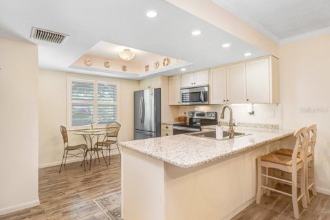 Condo in New Port Richey, Florida, 2 bedrooms № 2198805 - photo 8