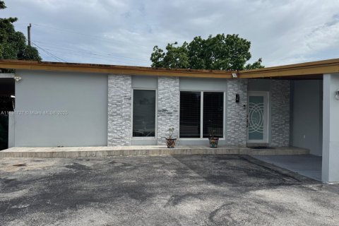 House in Hialeah, Florida 3 bedrooms, 116.13 sq.m. № 1808984 - photo 28