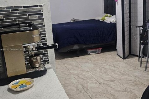 House in Hialeah, Florida 3 bedrooms, 116.13 sq.m. № 1808984 - photo 22