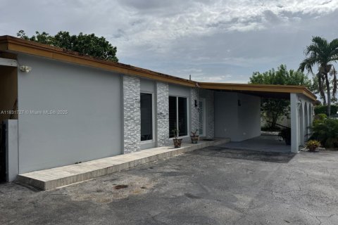 House in Hialeah, Florida 3 bedrooms, 116.13 sq.m. № 1808984 - photo 27