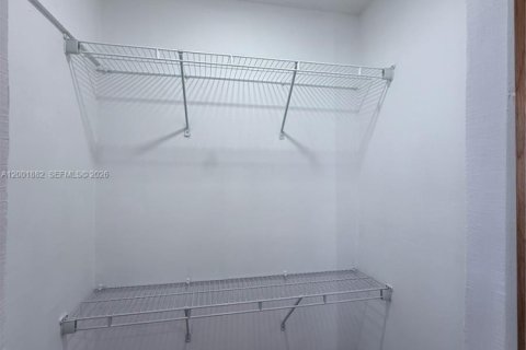 Propiedad comercial en alquiler en Miami, Florida № 2065716 - foto 12