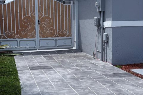 Propiedad comercial en Miami, Florida № 2065716