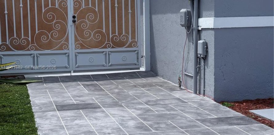 Propiedad comercial en Miami, Florida № 2065716
