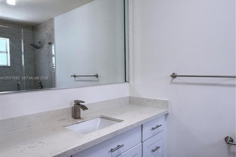 Propiedad comercial en alquiler en Miami, Florida № 2065716 - foto 11